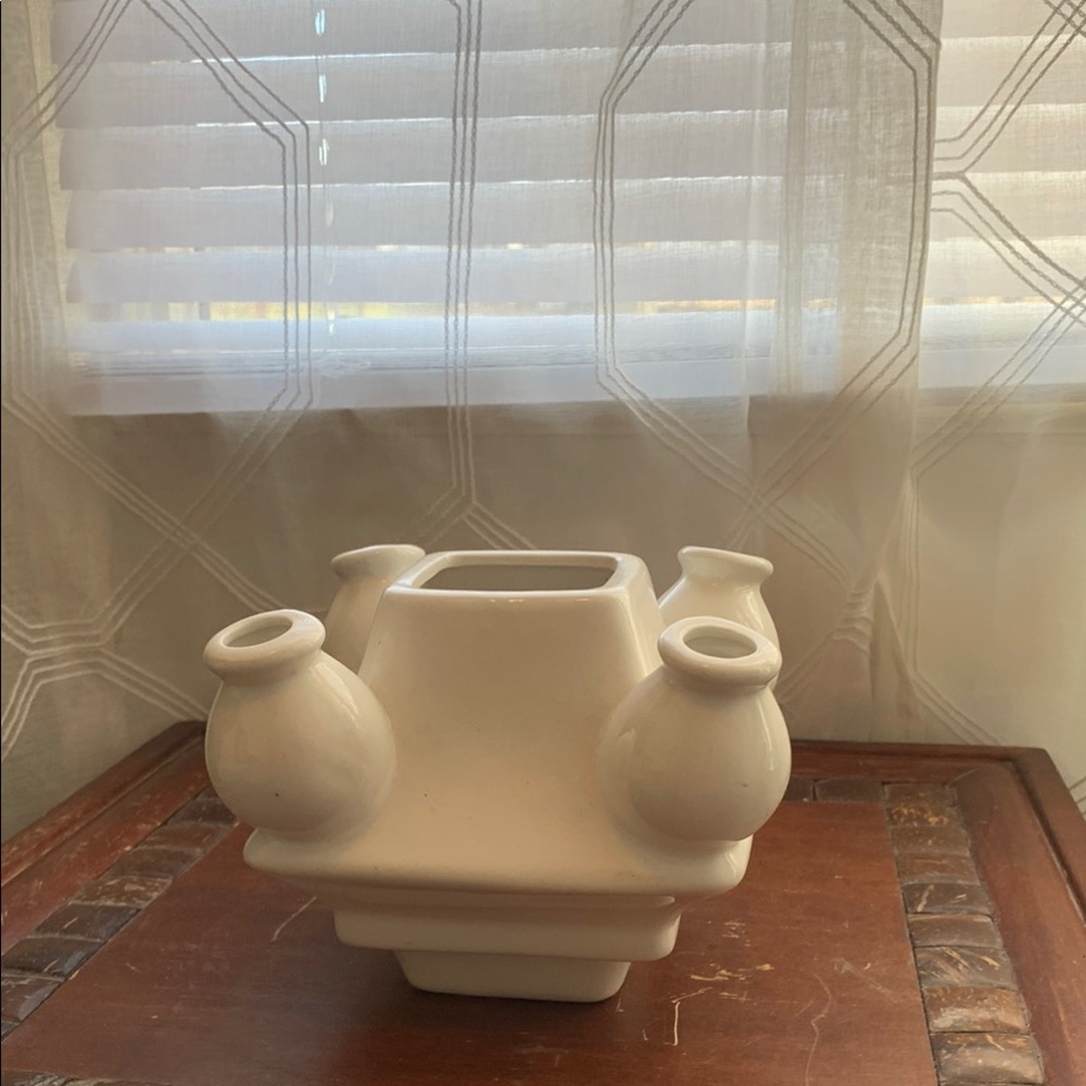 Chic White Geometric Vase
